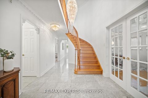 Photo 6 at 118 Chancellor Drive, East Woodbridge, Vaughan