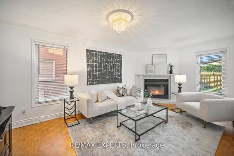 Photo 7 at 118 Chancellor Drive, East Woodbridge, Vaughan