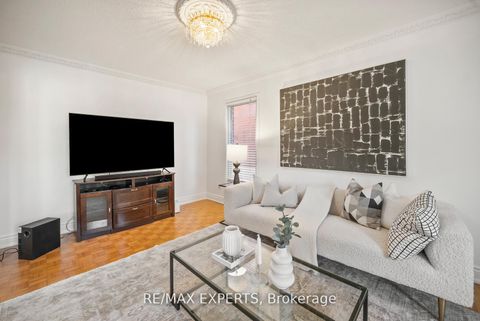 Photo 8 at 118 Chancellor Drive, East Woodbridge, Vaughan