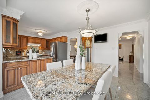 Photo 11 at 118 Chancellor Drive, East Woodbridge, Vaughan