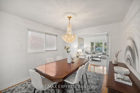 Photo 14 at 118 Chancellor Drive, East Woodbridge, Vaughan