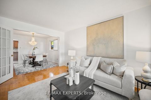 Photo 17 at 118 Chancellor Drive, East Woodbridge, Vaughan