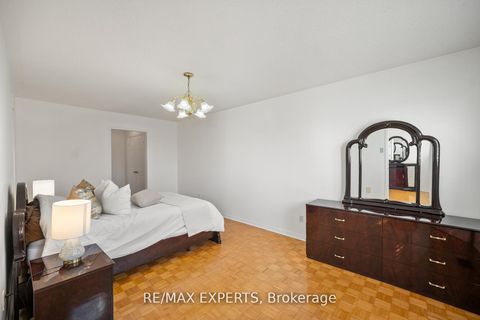 Photo 19 at 118 Chancellor Drive, East Woodbridge, Vaughan