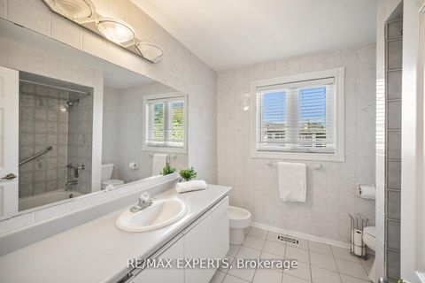 Photo 21 at 118 Chancellor Drive, East Woodbridge, Vaughan