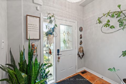 Photo 2 at 30 Zachary Place, Vellore Village, Vaughan