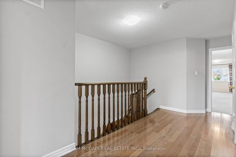 Photo 4 at 30 Zachary Place, Vellore Village, Vaughan