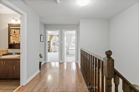 Photo 5 at 30 Zachary Place, Vellore Village, Vaughan