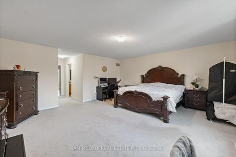 Photo 11 at 30 Zachary Place, Vellore Village, Vaughan