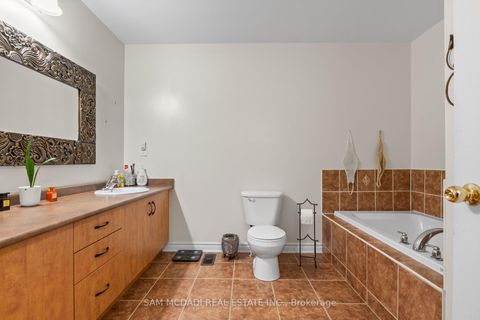 Photo 14 at 30 Zachary Place, Vellore Village, Vaughan