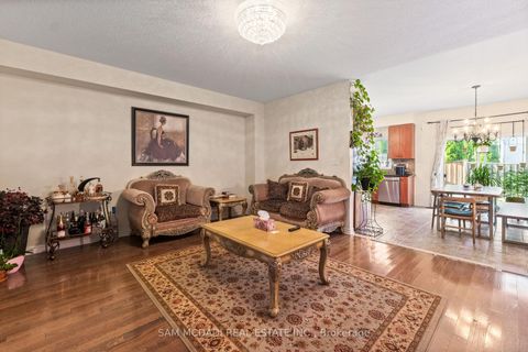 Photo 20 at 30 Zachary Place, Vellore Village, Vaughan