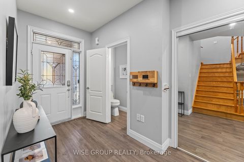 Photo 2 at 125 Mistywood Crescent, Patterson, Vaughan