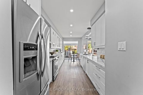 Photo 5 at 125 Mistywood Crescent, Patterson, Vaughan