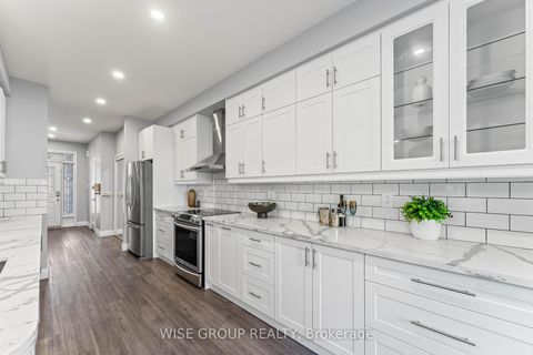 Photo 10 at 125 Mistywood Crescent, Patterson, Vaughan