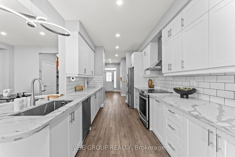 Photo 12 at 125 Mistywood Crescent, Patterson, Vaughan