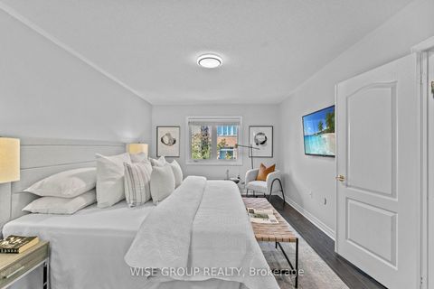 Photo 34 at 125 Mistywood Crescent, Patterson, Vaughan