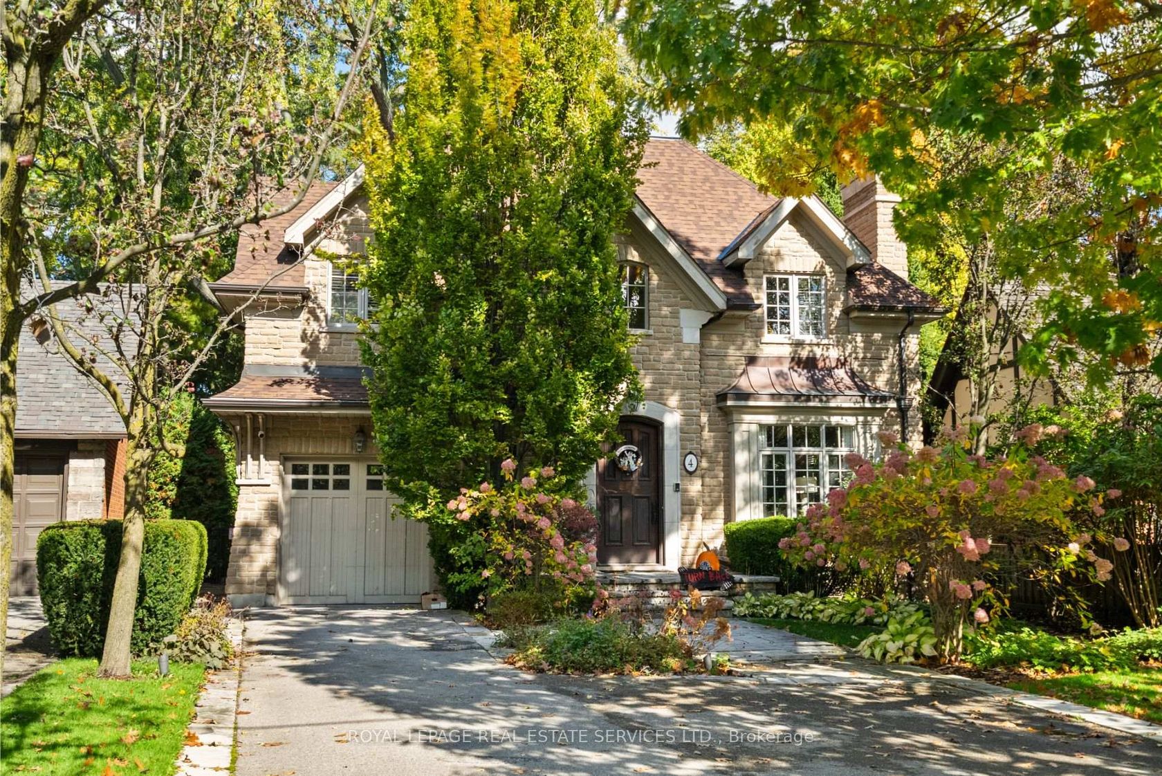 4 Reigate Road, Humber Valley, Toronto photo number 2