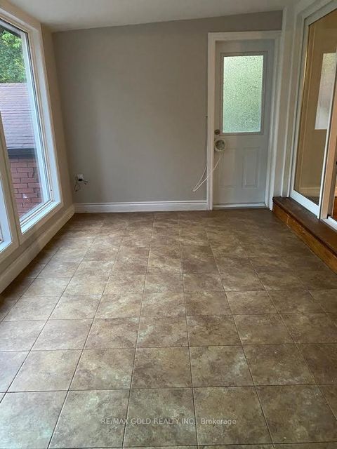 Photo 3 at 1033 Sixth Line, CP College Park, Oakville