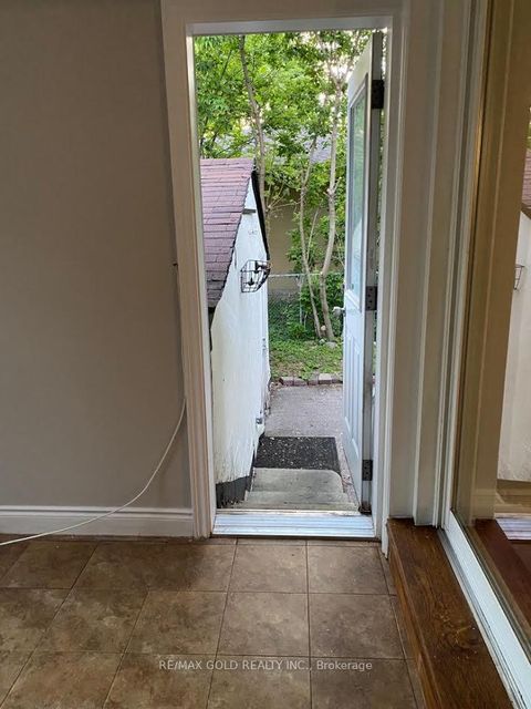 Photo 4 at 1033 Sixth Line, CP College Park, Oakville