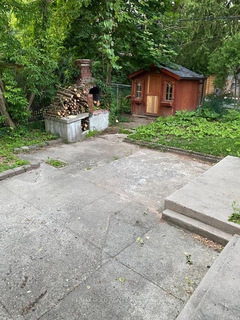 Photo 5 at 1033 Sixth Line, CP College Park, Oakville