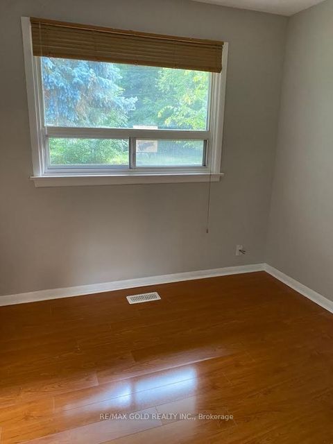 Photo 12 at 1033 Sixth Line, CP College Park, Oakville