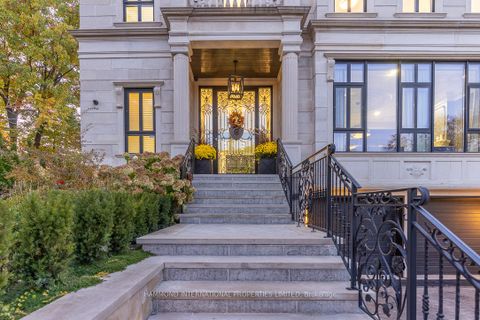 Photo 2 at 10 Hillavon Drive, Rosethorn, Toronto