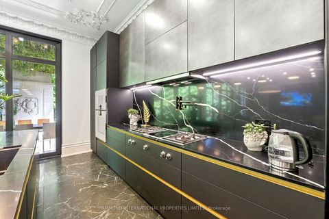 Photo 9 at 10 Hillavon Drive, Rosethorn, Toronto