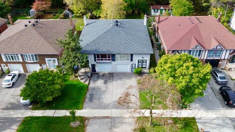 Photo 2 at 24 Chipwood Crescent, Pleasant View, Toronto