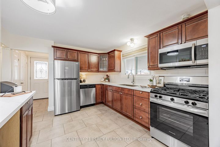 Photo 8 at 904 Somerville Street, Centennial, Oshawa