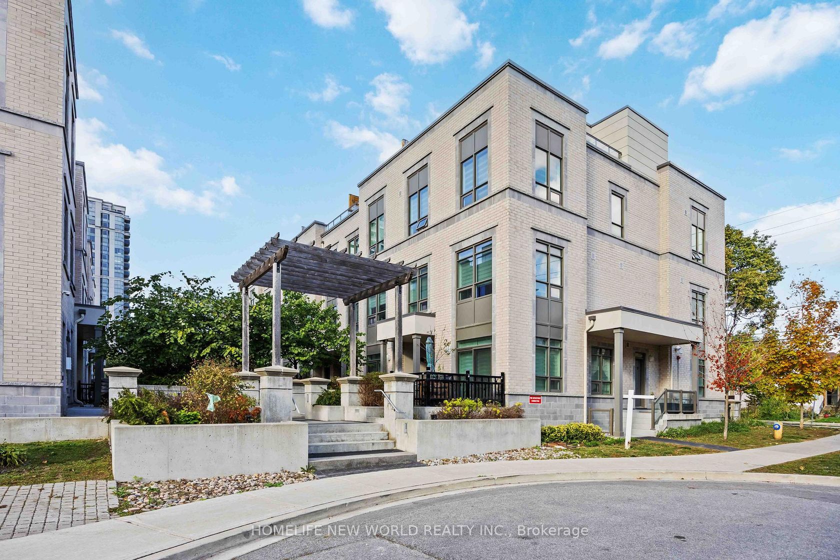 14 - 52 Holmes Avenue, Willowdale East, Toronto photo number 2