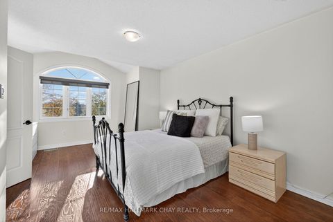 Photo 27 at 160 Golden Gate Circle, Sonoma Heights, Vaughan