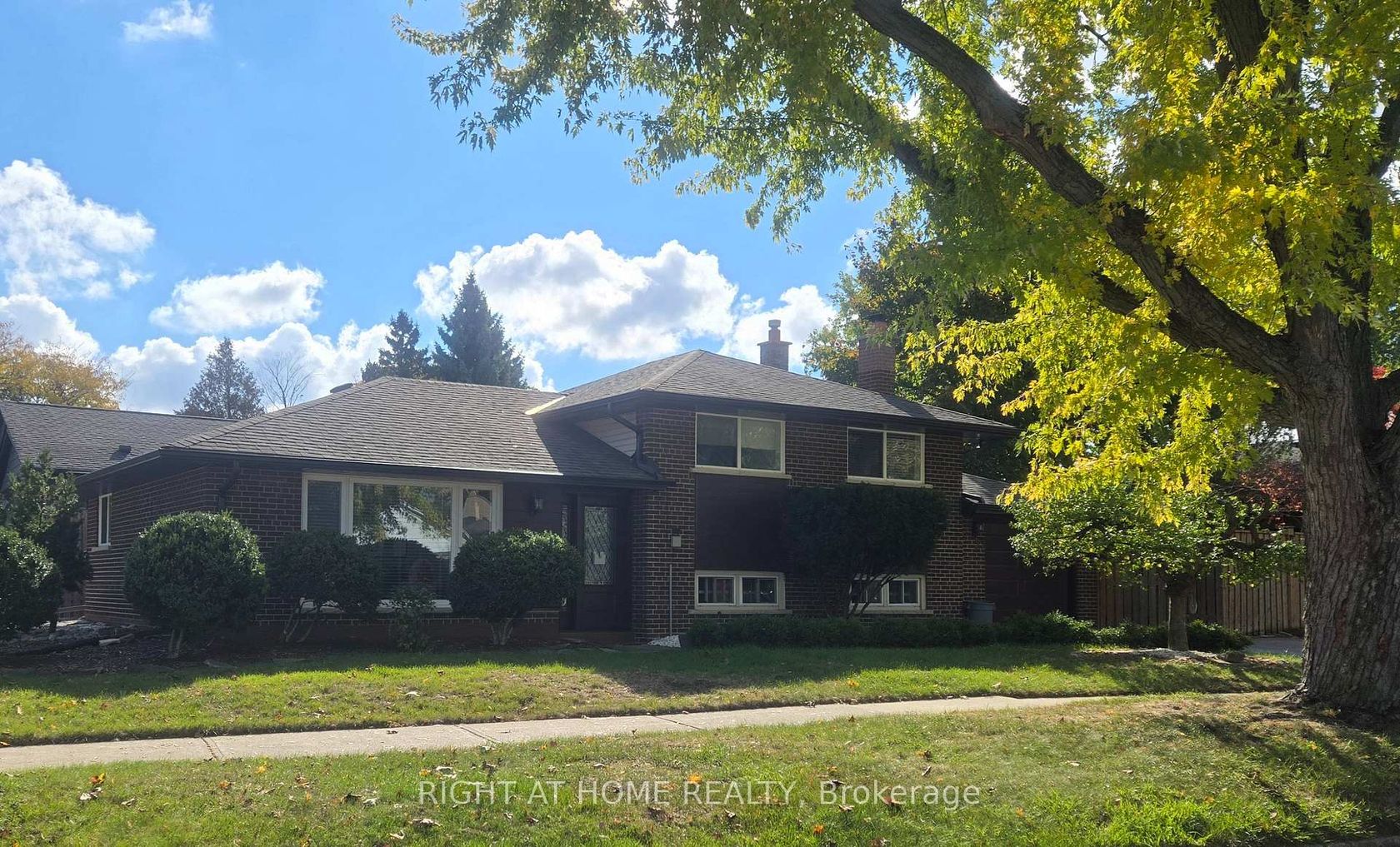 27 Shipley Road, Richview, Toronto  by Loree Meneguzzi Real Estate 27 Shipley Road, Richview, Toronto