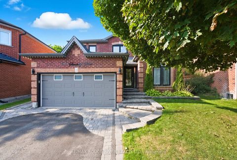 Photo 2 at 980 Sandcliff Drive, Pinecrest, Oshawa