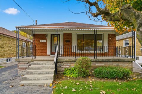Photo 3 at 21 Silvio Avenue, Birchmount, Toronto
