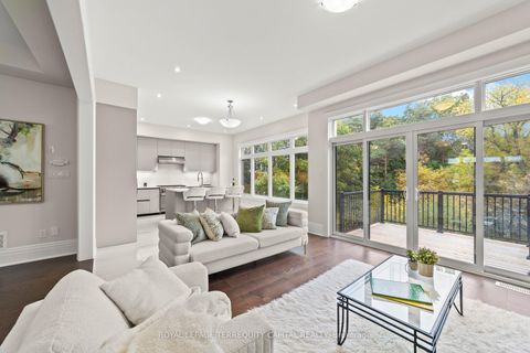 Photo 14 at 23 Kingwood Lane, Aurora Estates, Aurora