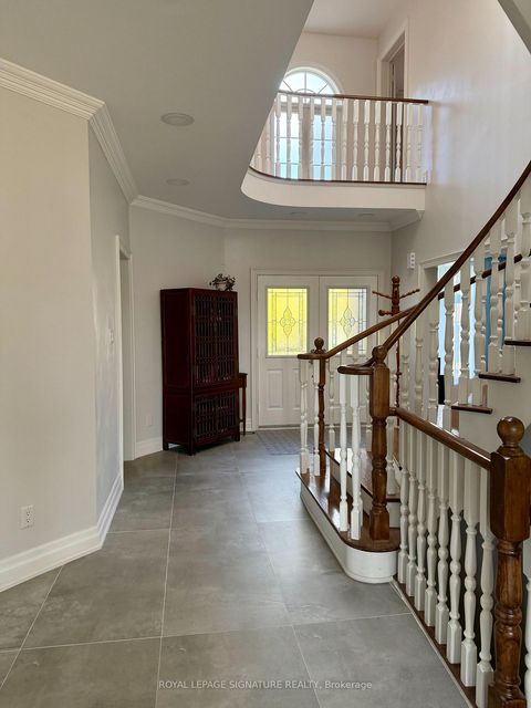 Photo 3 at 40 Graydon Crescent, Bayview Hill, Richmond Hill