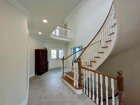 Photo 5 at 40 Graydon Crescent, Bayview Hill, Richmond Hill