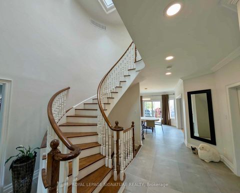 Photo 7 at 40 Graydon Crescent, Bayview Hill, Richmond Hill