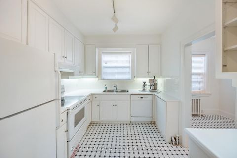 Photo 9 at 4 Highbourne Road, St. Clair, Toronto