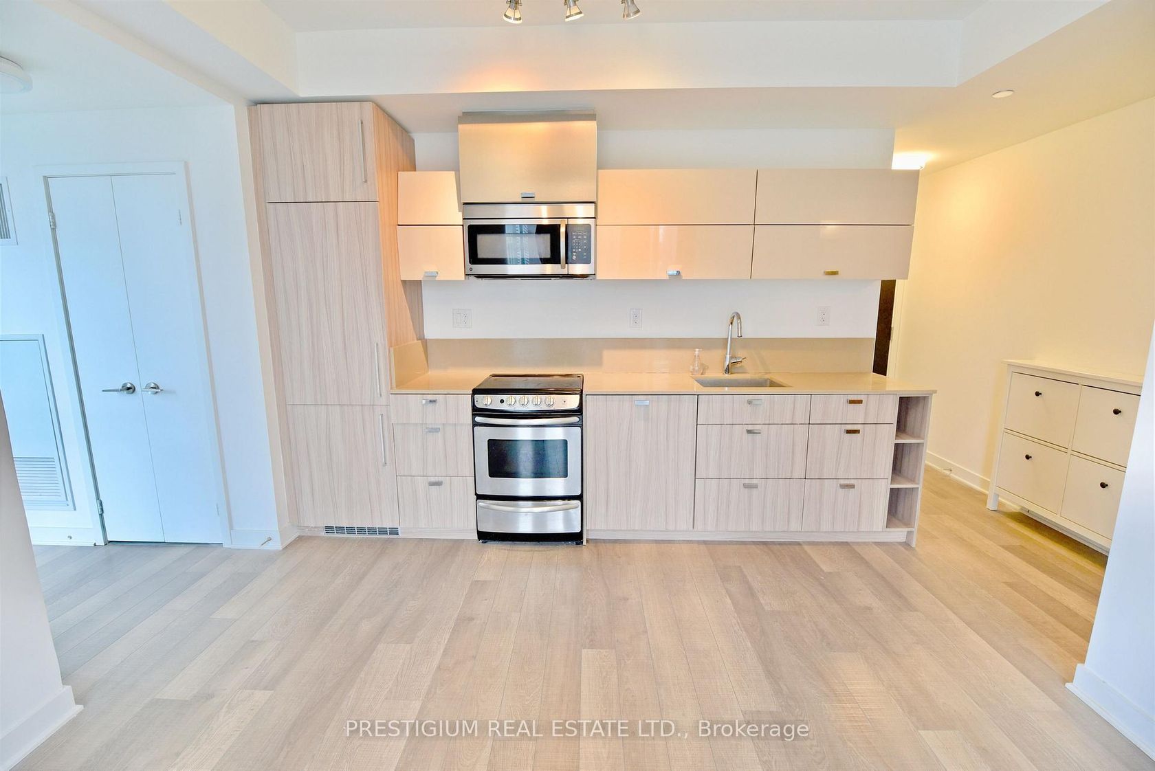 1910 - 290 Adelaide Street W, Waterfront Communities C1, Toronto photo number 2 1910 - 290 Adelaide Street W, Waterfront Communities C1, Toronto photo number 2