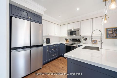 Photo 3 at 205 - 1111 Avenue Road, Eglinton, Toronto