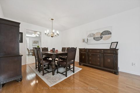 Photo 9 at 1468 Reeves Gate, GA Glen Abbey, Oakville