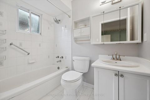 Photo 25 at 1468 Reeves Gate, GA Glen Abbey, Oakville