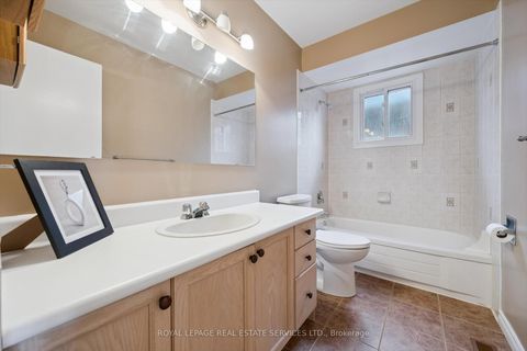 Photo 32 at 1468 Reeves Gate, GA Glen Abbey, Oakville