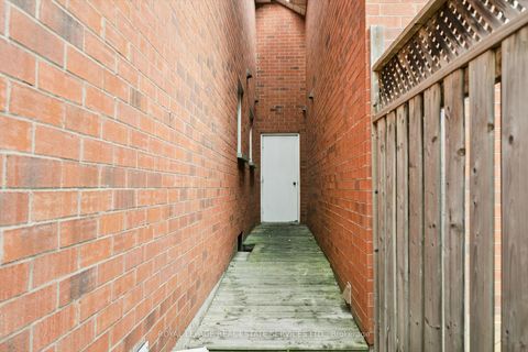 Photo 42 at 1468 Reeves Gate, GA Glen Abbey, Oakville