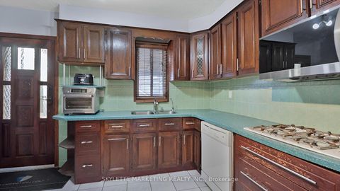 Photo 11 at 19 Miranda Avenue, Belgravia, Toronto