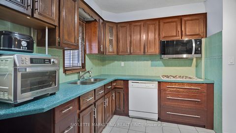 Photo 12 at 19 Miranda Avenue, Belgravia, Toronto