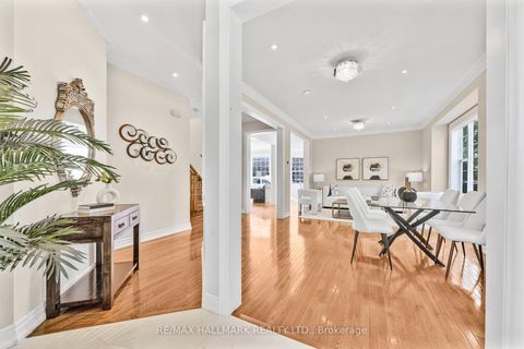 Photo 7 at 7 Delphinium Avenue, Oak Ridges Lake Wilcox, Richmond Hill