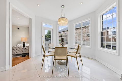 Photo 13 at 7 Delphinium Avenue, Oak Ridges Lake Wilcox, Richmond Hill