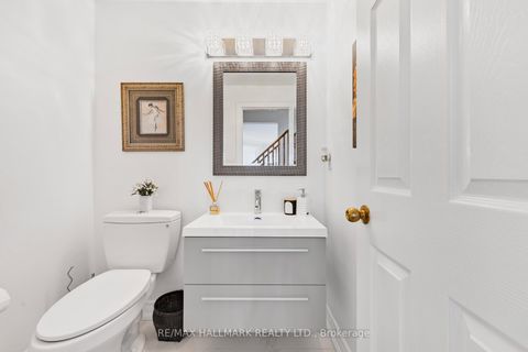 Photo 17 at 7 Delphinium Avenue, Oak Ridges Lake Wilcox, Richmond Hill