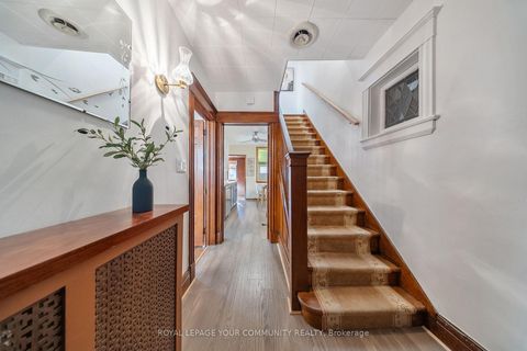 Photo 3 at 24 Patricia Drive, Danforth, Toronto